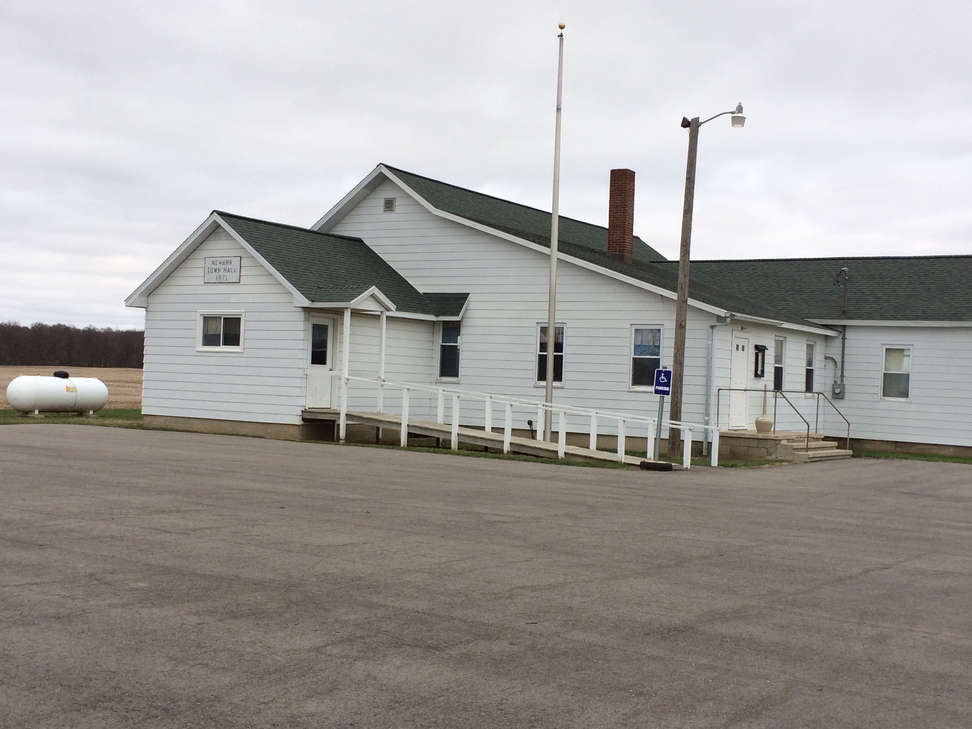 Townslhiphall Newark Township Hall parking lot